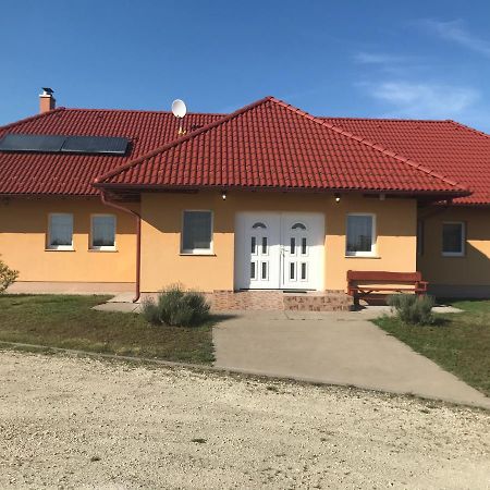 Bencsik Tanya Szentkiraly - Szallashely & Rendezvenyhaz Bagian luar foto