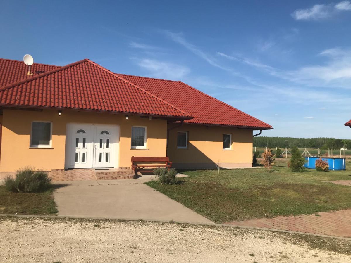 Bencsik Tanya Szentkiraly - Szallashely & Rendezvenyhaz Bagian luar foto