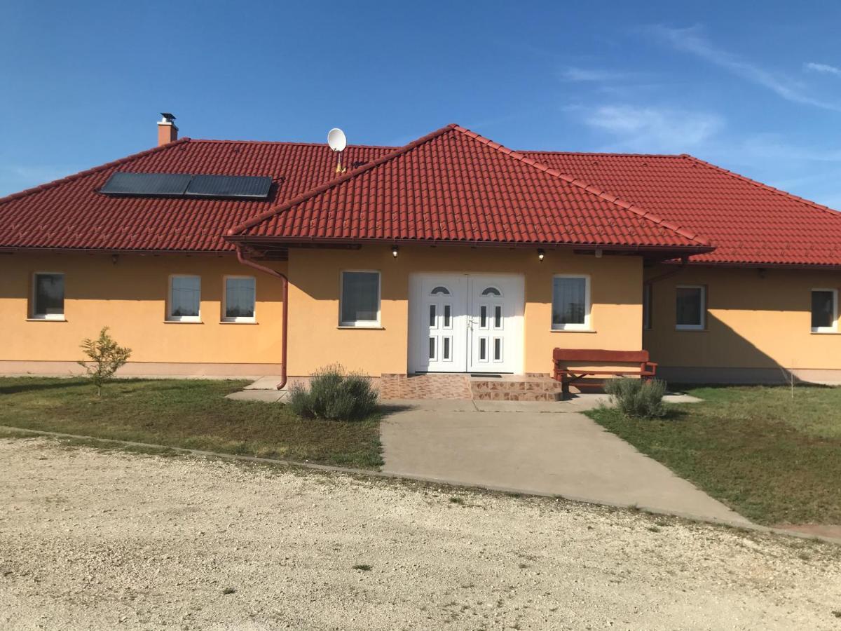 Bencsik Tanya Szentkiraly - Szallashely & Rendezvenyhaz Bagian luar foto